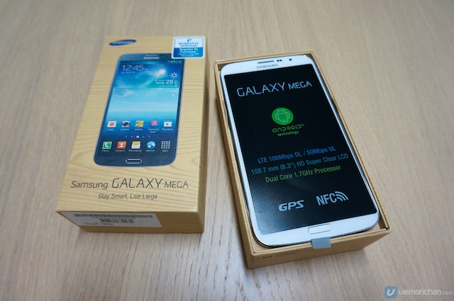 Samsung reveals larger than life Galaxy Mega smartphones